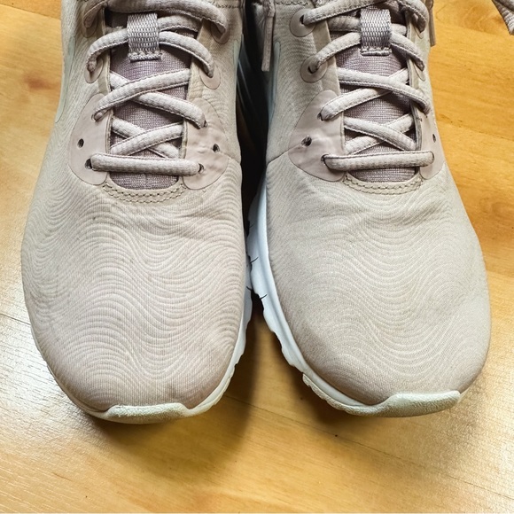 Nike Light Pink & White Air Max Motion LW SE Sneaker Women’s Size 8.5 - Picture 7 of 10